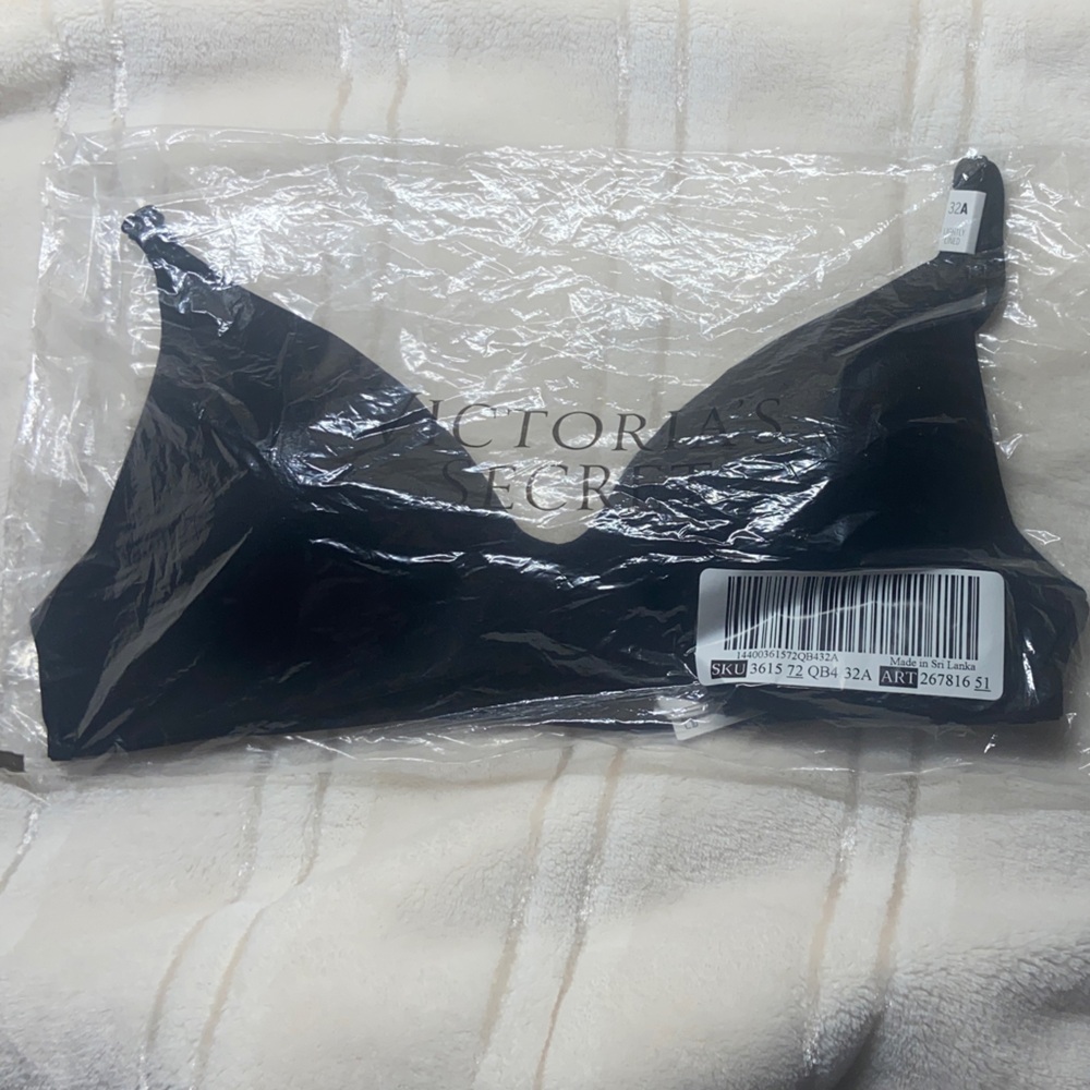 Victoria's Secret Black lightly Lined Bra Size 32A